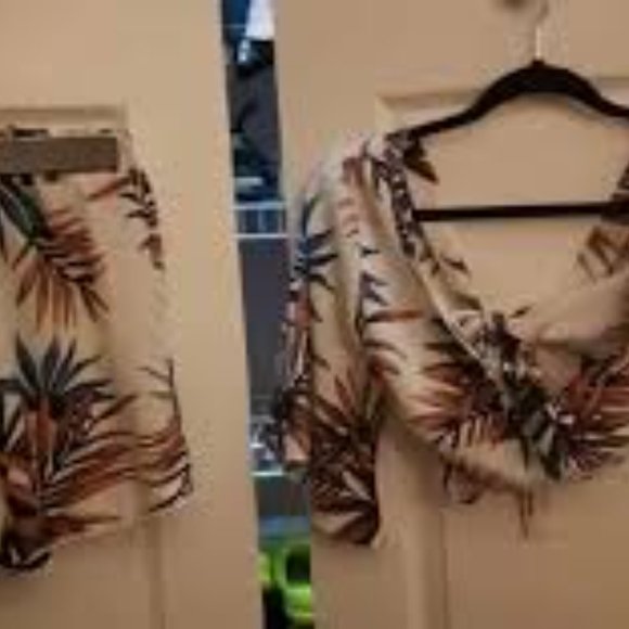 Tropical Plunging Crop Top & Pompom Shorts - Picture 10 of 12